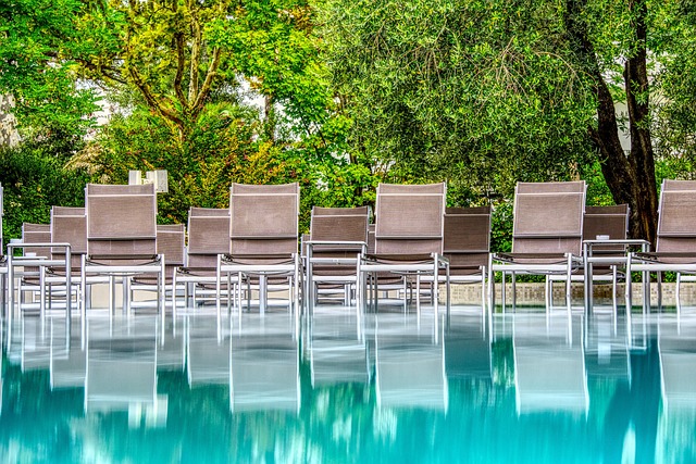 Zahradní bazén jako zdroj zábavy na prvním rande